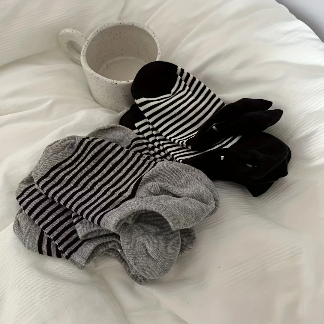 Women’s Low-Cut Striped Socks – Black & White, Invisible Style (Pack of 4) - Image 6