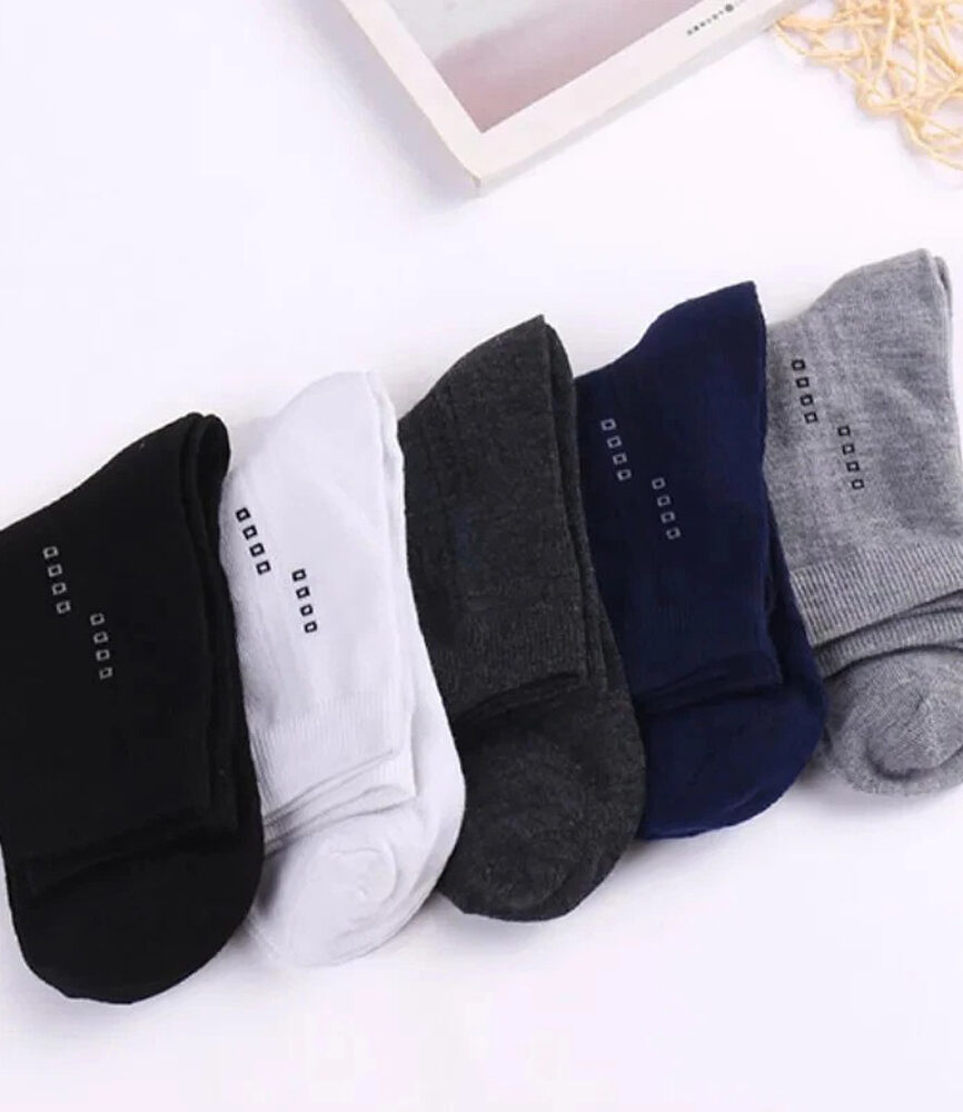 5 Pairs Folded Men's Cotton Crew Socks Flatlay