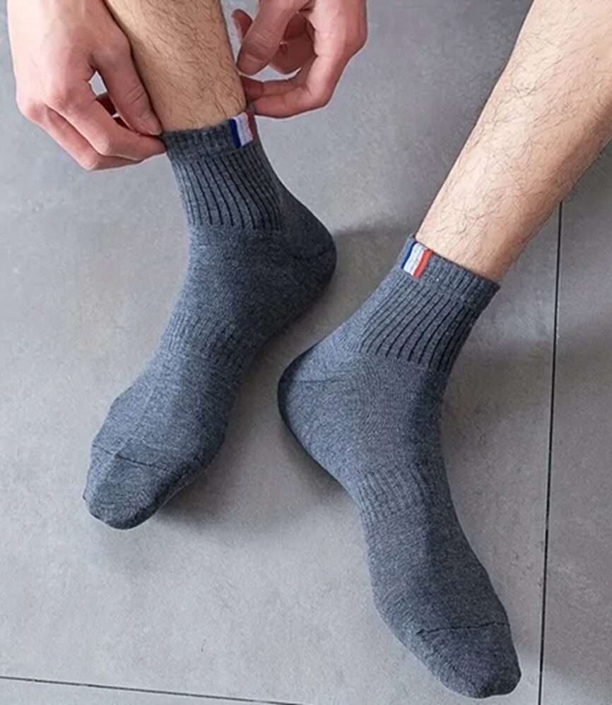 Mid-Foot Arch Support and Elastic Rib Welt Structure