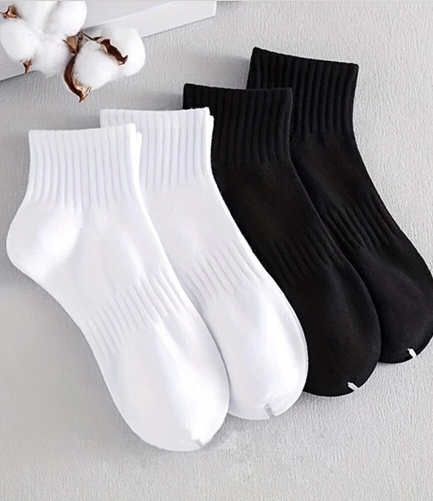 4 Pairs Men's Black and White Ribbed Quarter Athletic Socks