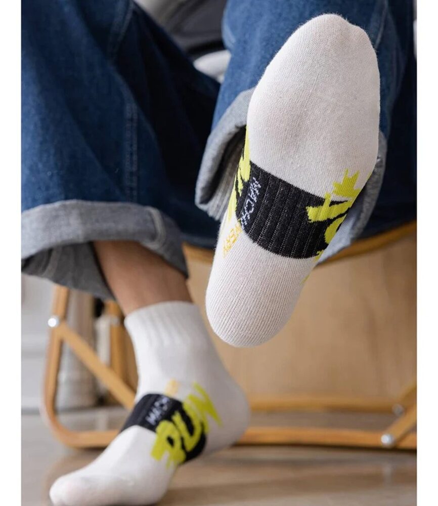 5 Pairs RUN Typography Low-Cut Socks Stack