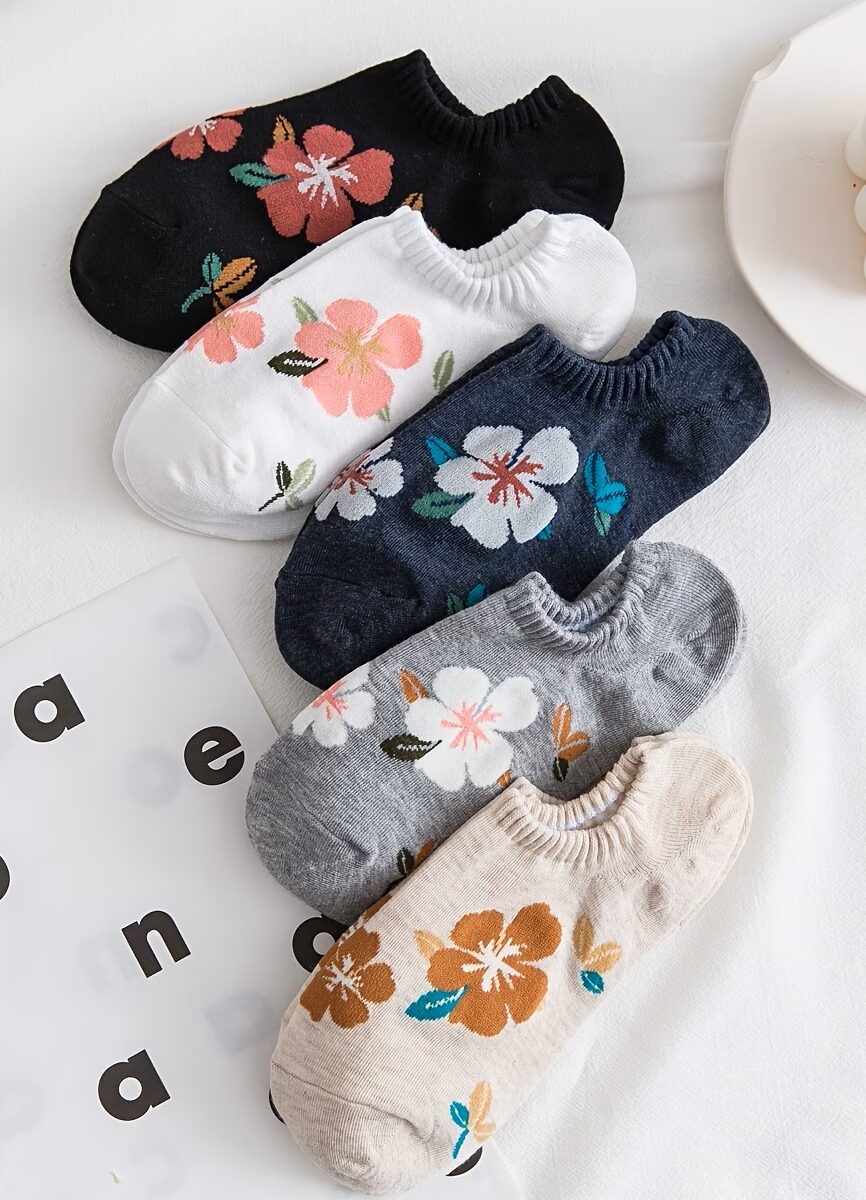 5 Pairs Women's Floral Blossom Jacquard Low-Cut Ankle Socks Display