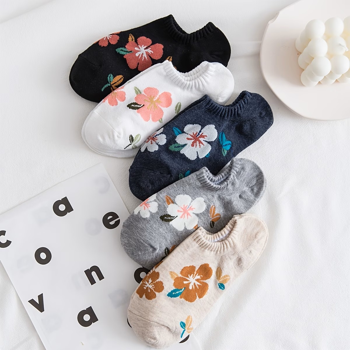 5 Pairs Women's Floral Blossom Jacquard Low-Cut Ankle Socks Display