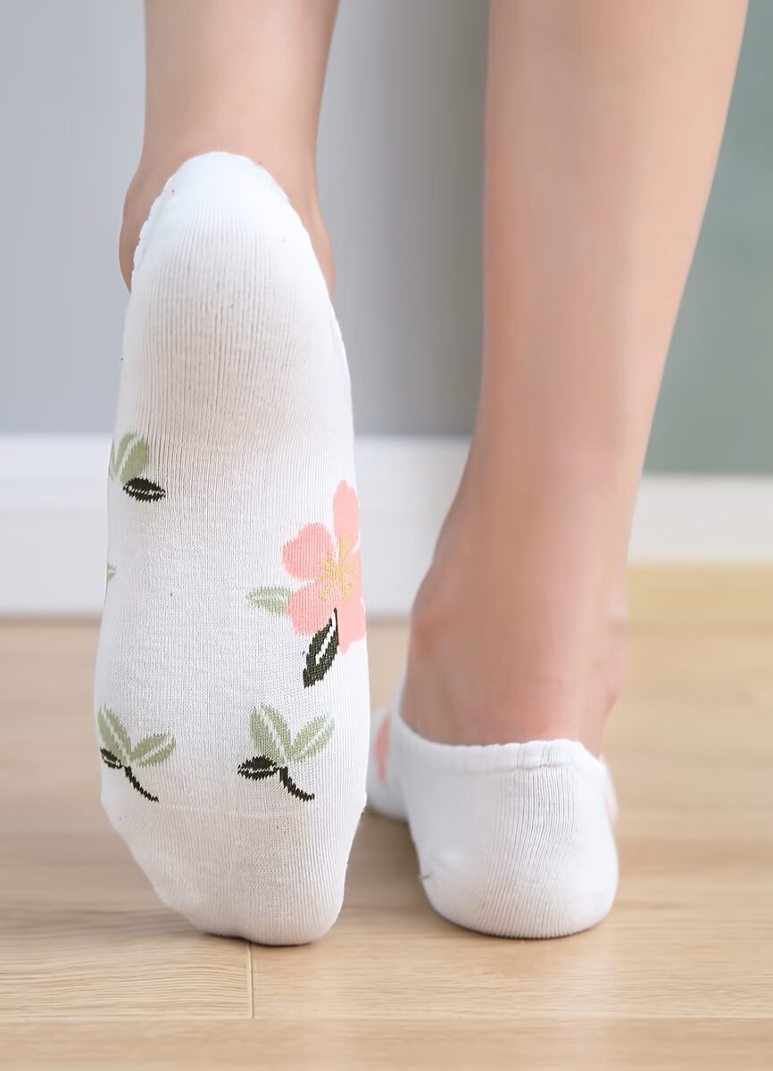 Delicate Elastic Ruffled Heel Cuff Texture