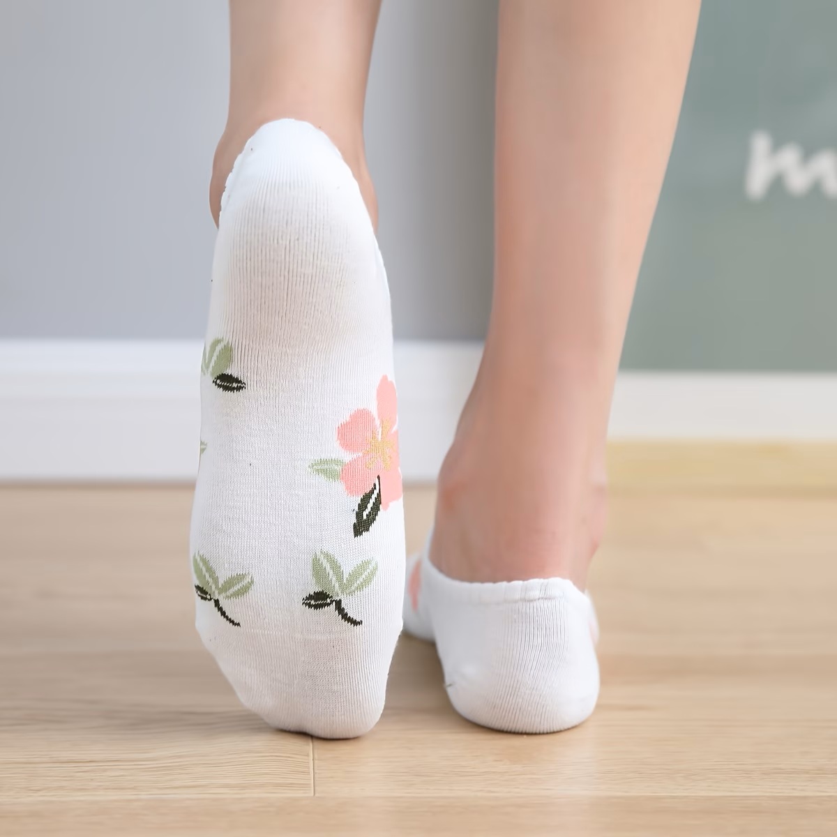 Delicate Elastic Ruffled Heel Cuff Texture